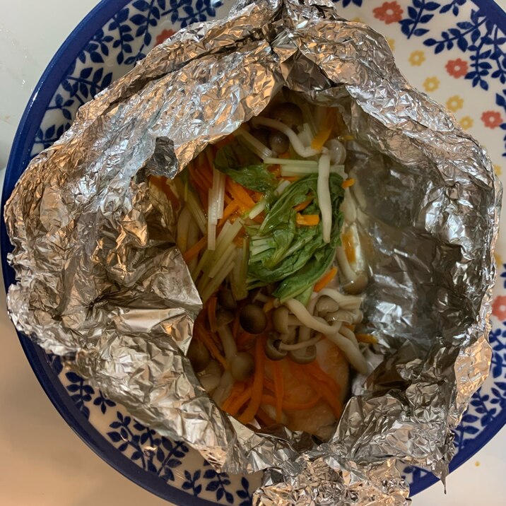 簡単 包んで蒸し焼きするだけ 鮭のホイル焼き レシピ 作り方 By Nana S 楽天レシピ 簡単 包んで蒸し焼きするだけ 鮭のホイル焼き レシピ 作り方 By Nana S 楽天レシピ